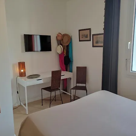 Cosy 100 M2 - Climatise - Calme -centre-ville 아파트 *